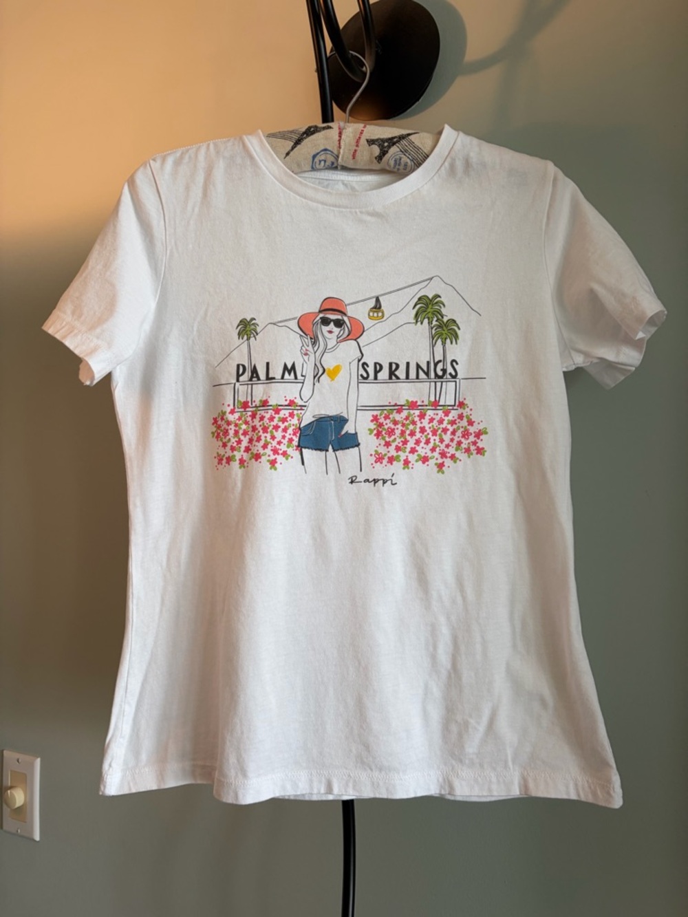 NWOT BOUTIQUE
GRAPHIC PALM SPRING TEE